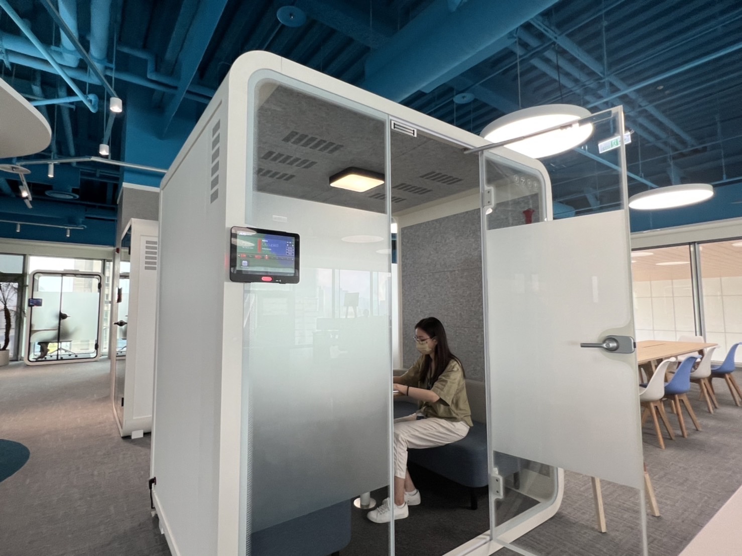 ag亚娱高雄據點的智慧行動辦公艙，展現ag亚娱在面板以外的研發應用軟實力